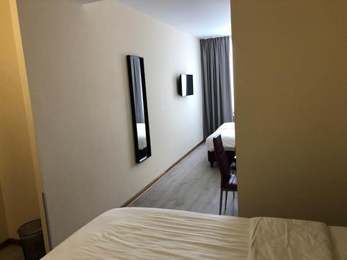 Slina Hotel Brussels - image 4